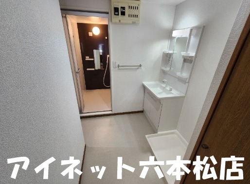 洗面設備　朝の支度にいかがでしょうか。