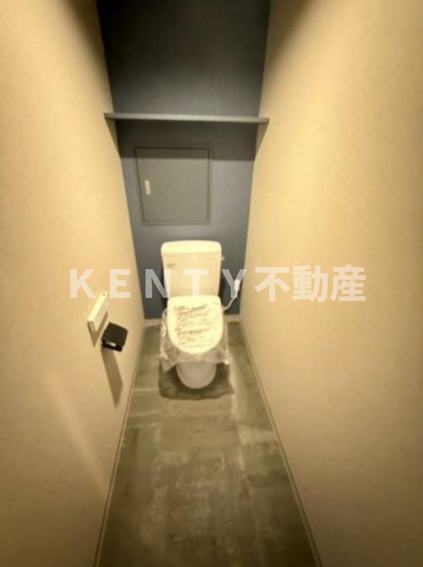 トイレ　落ち着いた色調のトイレです