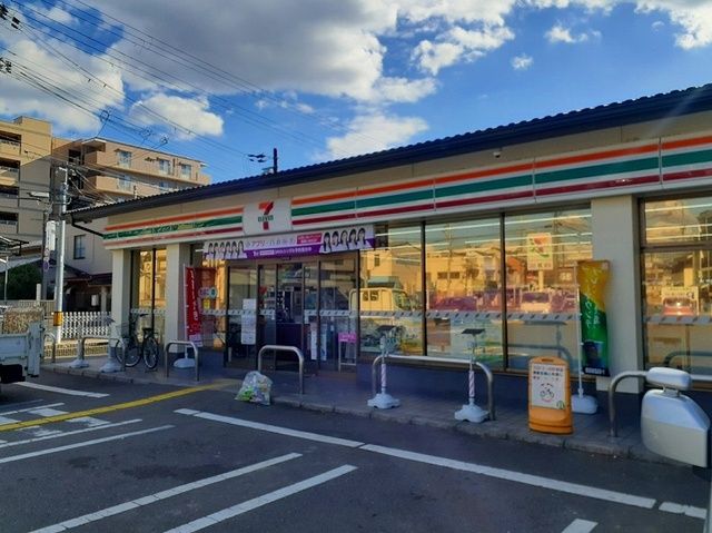 コンビニ　セブンイレブン 伏見棒鼻店（コンビニ）まで300m