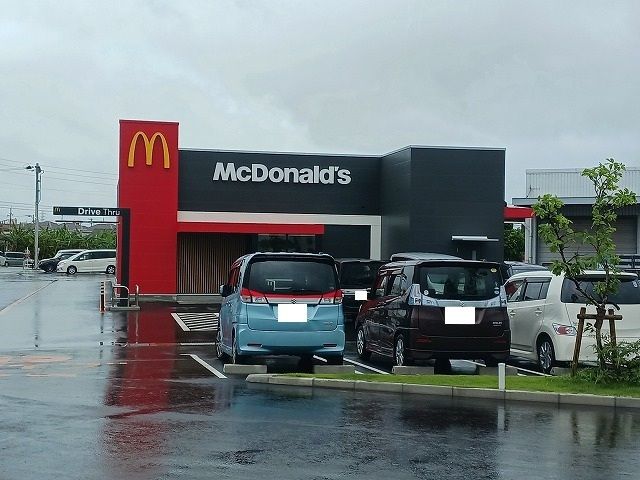 飲食店　マクドナルド登川店（飲食店）まで450m