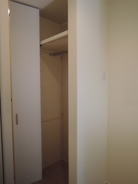 その他設備　★別号室の写真です　玄関部分のクローゼット★