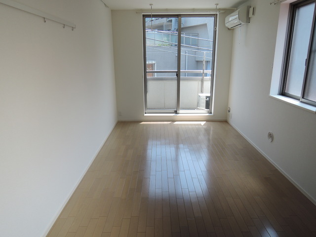 居室・リビング　★別号室の写真です　明るいフローリングの角部屋です★
