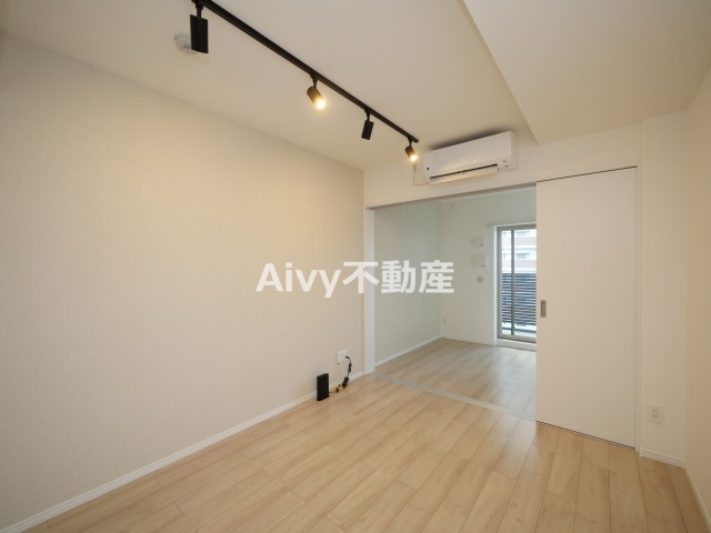 LUORE+新大阪SOUTHの居間写真