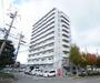 建物外観　スラッとそびえ立ったマンション