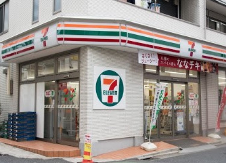 コンビニ　セブンイレブン下高井戸駅北口店（コンビニ）まで50m