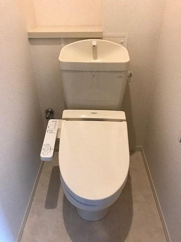 トイレ　退去予定のため別部屋写真使用