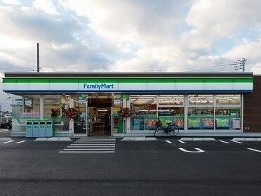 コンビニ　ファミリーマート上平公園南店（コンビニ）まで850m
