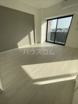 ロイジェント志村坂上の居間写真