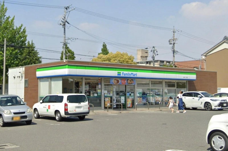 コンビニ　ファミリーマート 横井一丁目店（コンビニ）まで404m