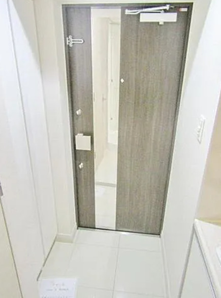 玄関　※別部屋参考写真