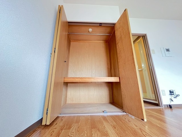 収納　写真は違う号室です。