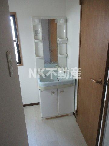 洗面設備　コンパクトで使いやすい洗面所