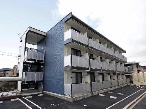 【レオパレスエソーレの建物外観】