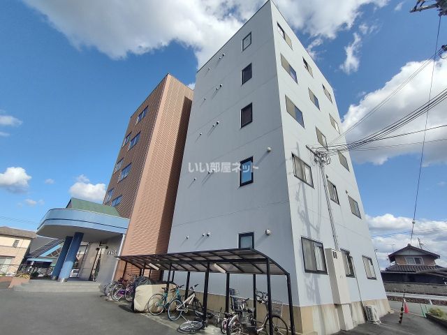 福知山市字篠尾のマンションの建物外観