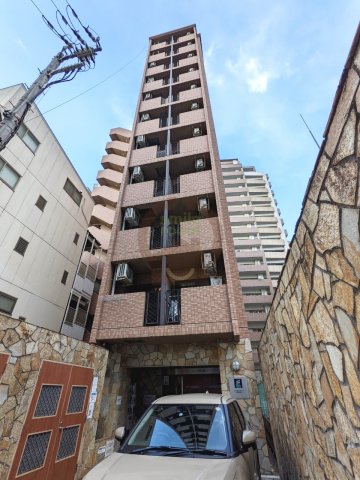 大阪市中央区安土町のマンションの建物外観