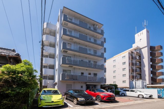 建物外観　清潔感のある落ち着いたグレーを基調とした外観