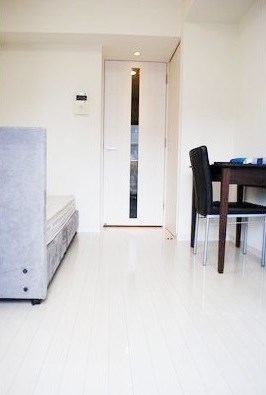 居室・リビング　家具家電付きで引越しの手間と費用が抑えられます。