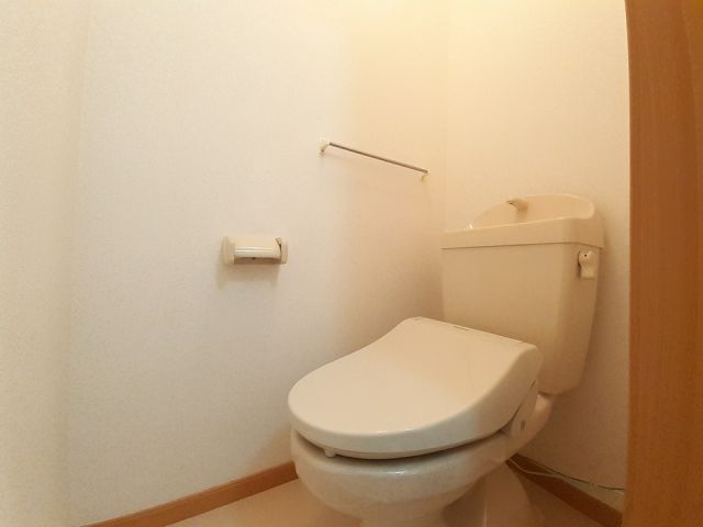 【黒部市堀切新のアパートのトイレ】