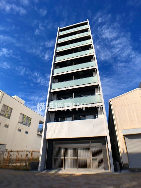 横浜市神奈川区新町のマンションの建物外観