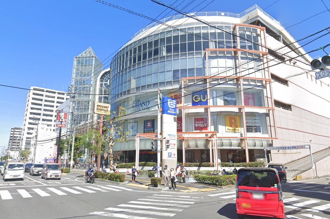 【カサブランカ駅前のスーパー】