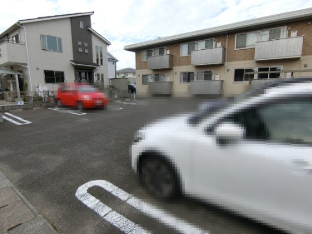 【仙台市若林区荒井のアパートの駐車場】