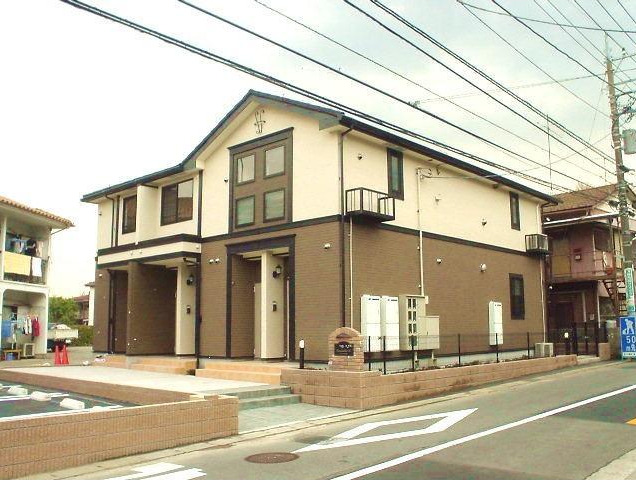 横浜市緑区上山のアパートの建物外観