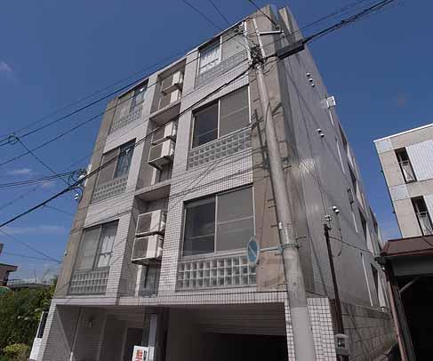 【スタジオーネ桂の建物外観】