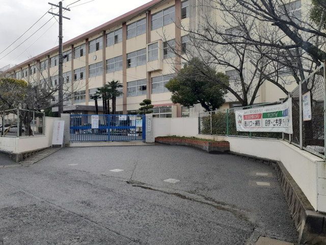 【カトレアIIの中学校】