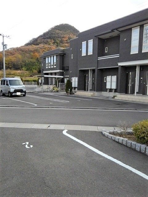 【マウントビュー　さくらの駐車場】