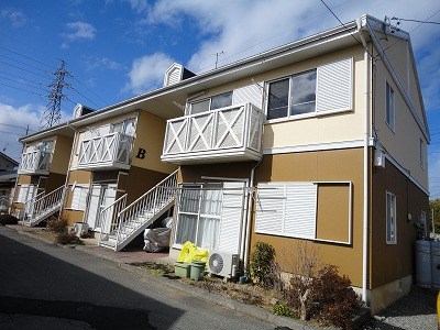 松本市大字大村のアパートの建物外観