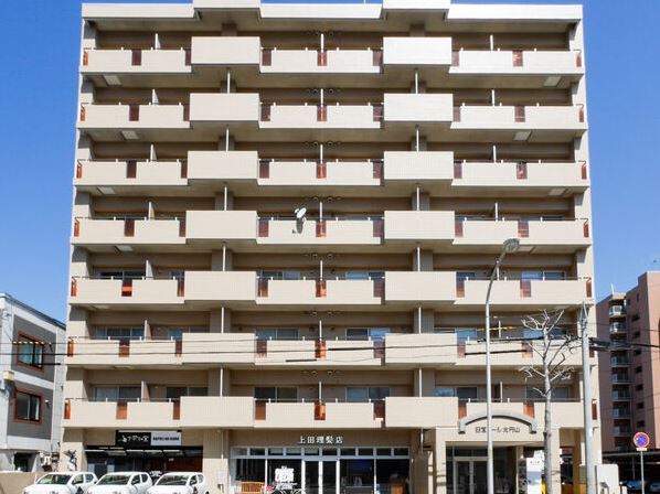 札幌市中央区北七条西のマンションの建物外観