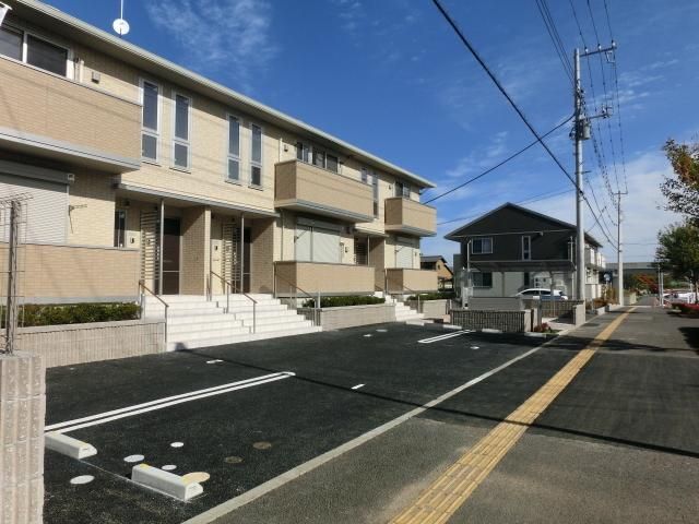 【柏市小青田のアパートの駐車場】