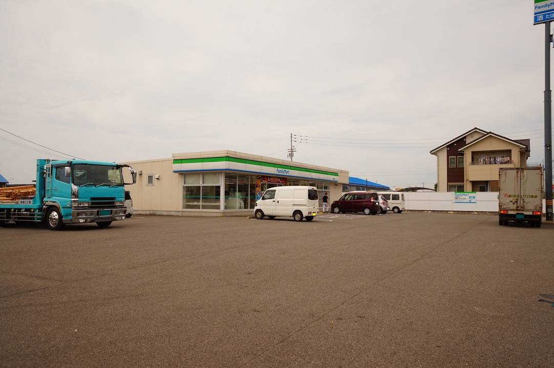 コンビニ　ファミリーマート伊予灘町店（コンビニ）まで698m