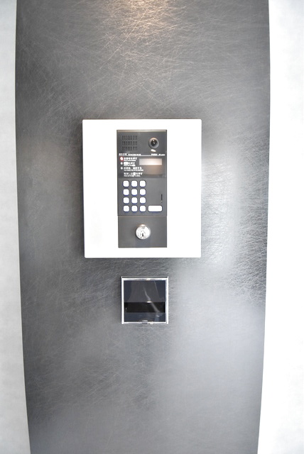 セキュリティ　来訪者の姿を確認できるＴＶモニター付インターホン設置済です！