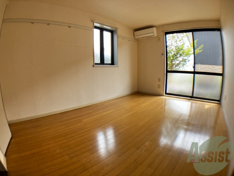 居室・リビング　７．３帖の洋室です。生活のメインとなる部屋ですね。