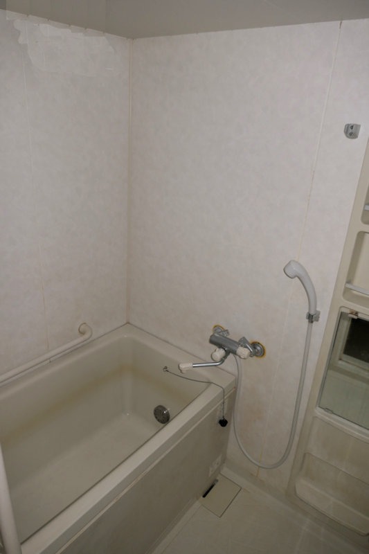 バス・シャワールーム　経済的な追い焚き機能付きバス♪