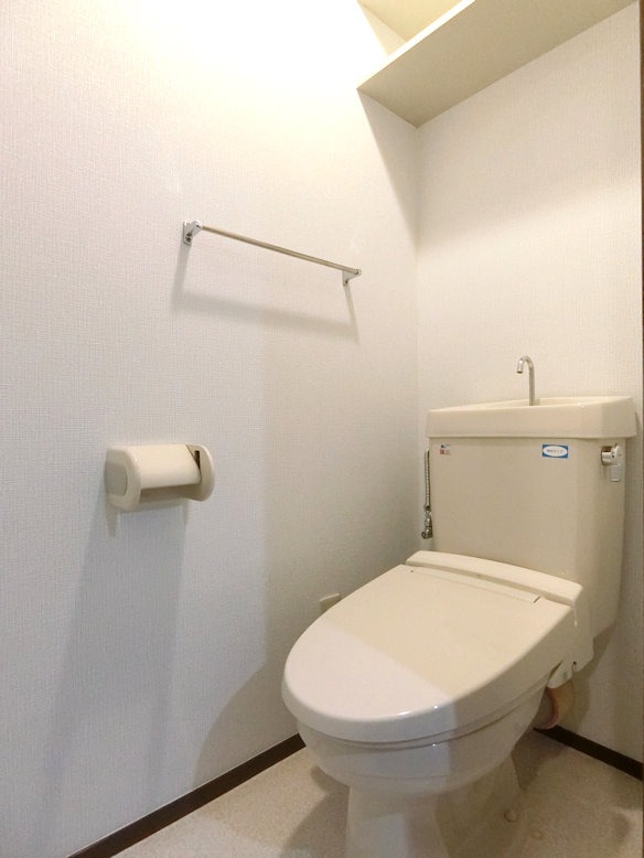 トイレ　清潔感のある温水洗浄便座のトイレ！