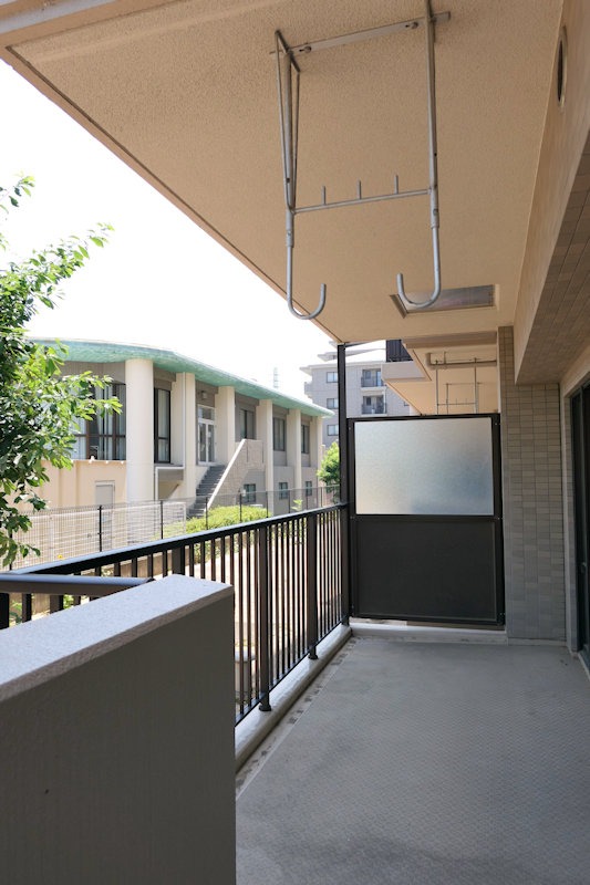 バルコニー　洗濯物が干しやすいゆったりバルコニー！