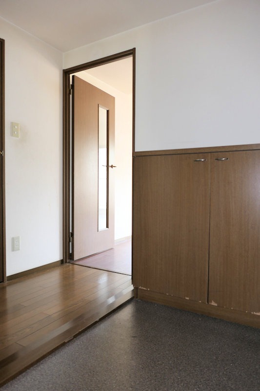 玄関　アルコープ完備で小さいお子様がいても楽チン♪