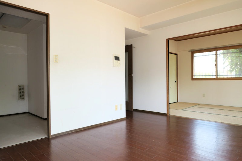 居室・リビング　南東向きの１２．５帖の広々としたＬＤＫ♪