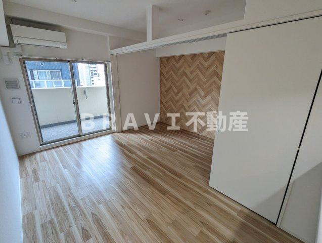 居室・リビング　【セレニテ堺筋本町プリエ】広くて明るい寝室