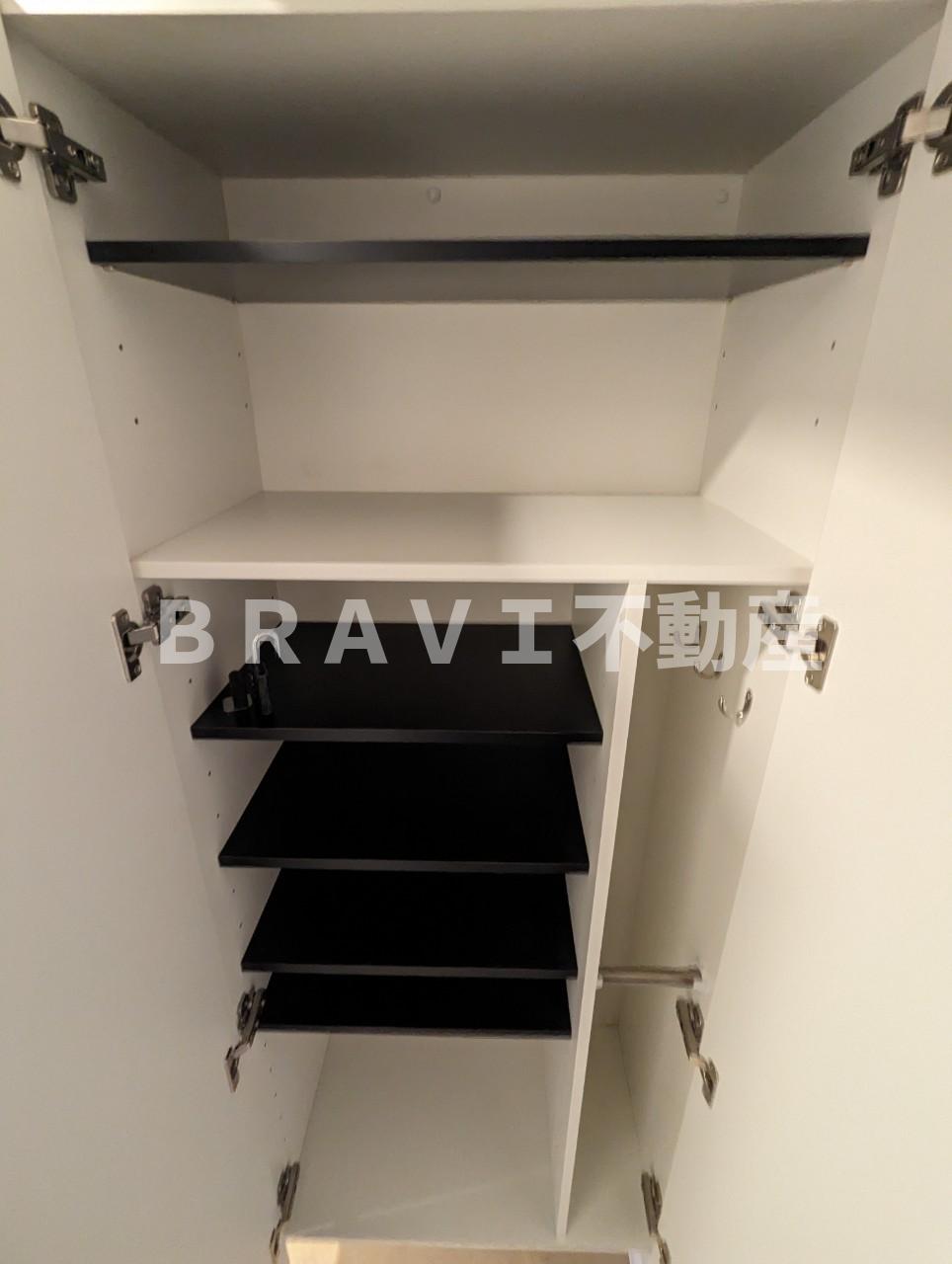 収納　【セレニテ堺筋本町プリエ】ゆったりとした玄関です