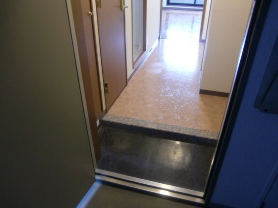 玄関　※別部屋の写真です