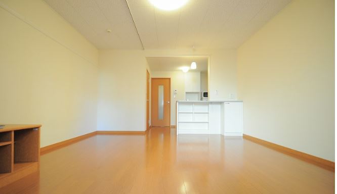 居室・リビング　１階はフローリング、２階はカーペットになります。