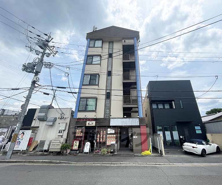 建物外観　５階建て、単身用マンションです。