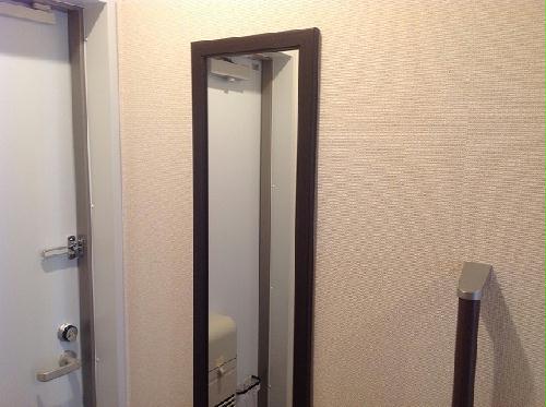 玄関　お出かけ前に姿見でチェック！