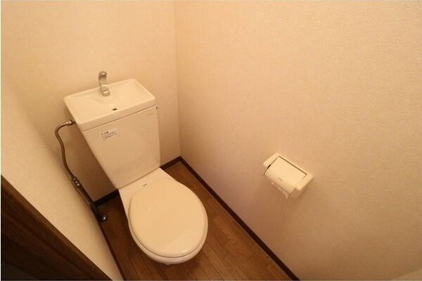 トイレ　※別のお部屋の写真です