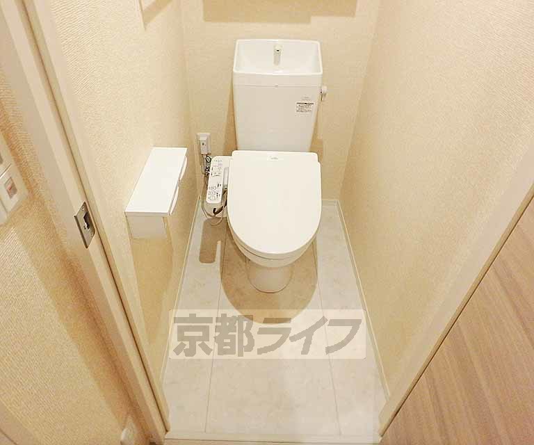 トイレ　ウォシュレット付きのお手洗いです。