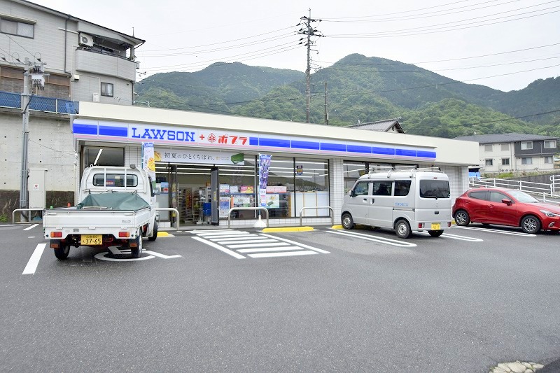 コンビニ　ローソン中野東店（コンビニ）まで620m