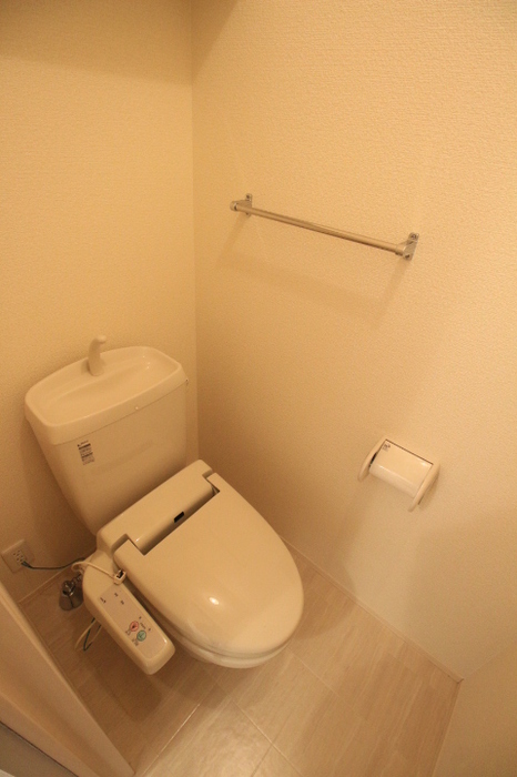 トイレ　嬉しい温水洗浄便座付き♪